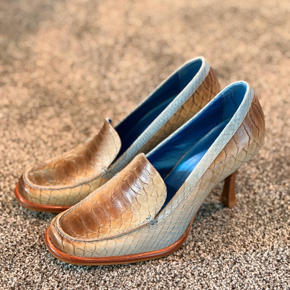 Two Lips Brown and Blue Textured Heels